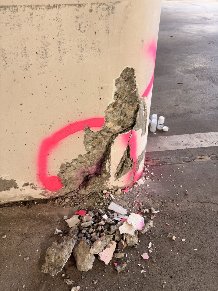 Betonschaden an einer Tiefgaragenstütze